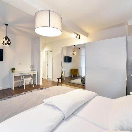 Moin Moin Double Bedroom Suite, Town Centre Загреб Екстериор снимка